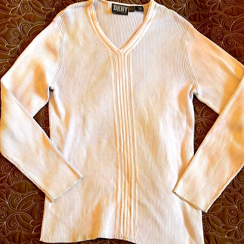 DKNY Mens V-Neck Pullover Sweater, lavender Large